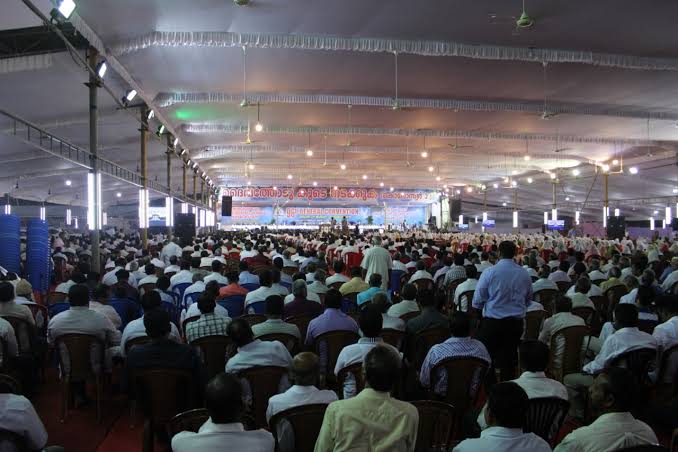 വേറിട്ടൊരു കൺവെൻഷൻ സീസണും കൂടെ ആഗതമായി.