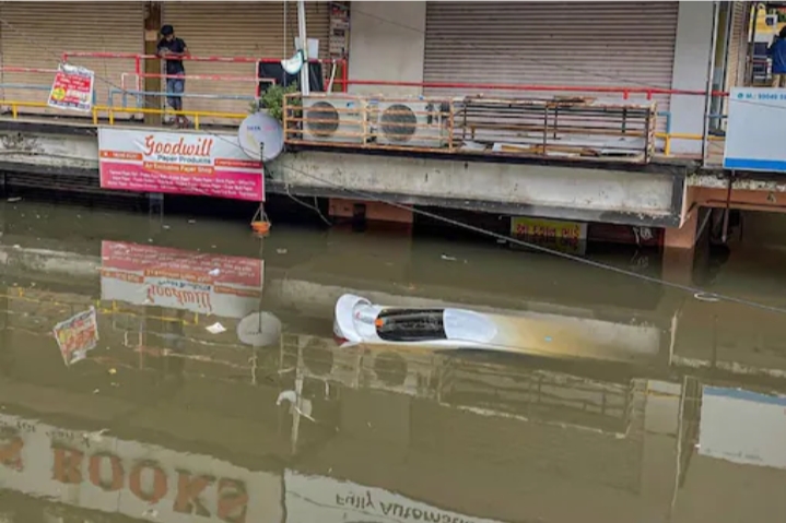 ഗുജറാത്തിൽ കനത്ത മഴയും വെള്ളപ്പൊക്കവും